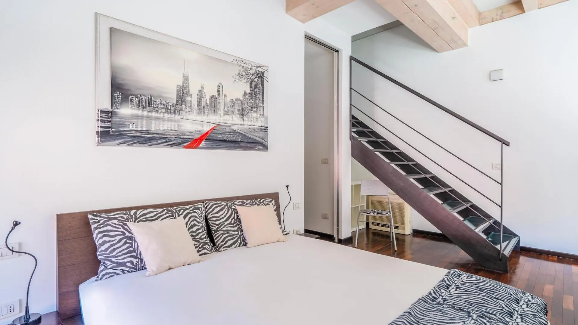 아파트 Red Lofty Milano- Loft Moderno Comodo Per Ippodromo, San Siro, Fiere E Politecnico, Parking