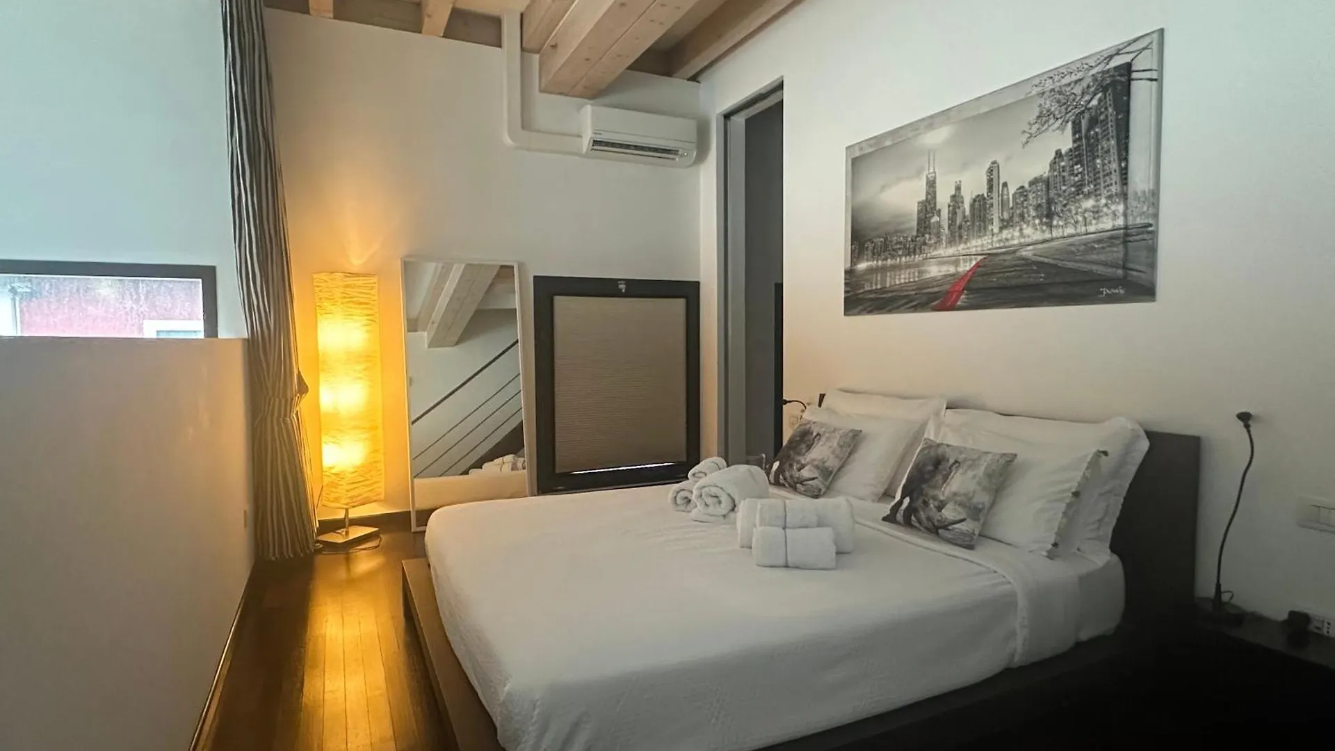公寓 Red Lofty Milano- Loft Moderno Comodo Per Ippodromo, San Siro, Fiere E Politecnico, Parking